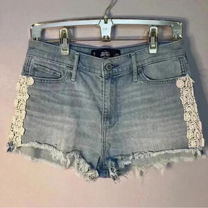 Hollister High Rise Short-Short, size 5, pre-owned, excellent condition